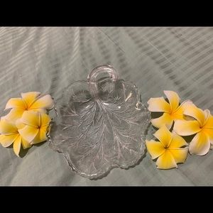 Gorgeous vintage Depression glass Leaf 🍁 Dish